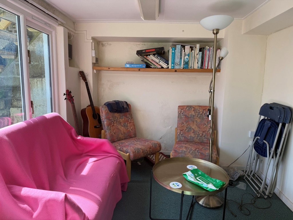 Lot: 129 - COMMERCIAL PROPERTY FOR UPDATING WITH PARKING AND OFFERING POTENTIAL - Lower ground floor sitting room